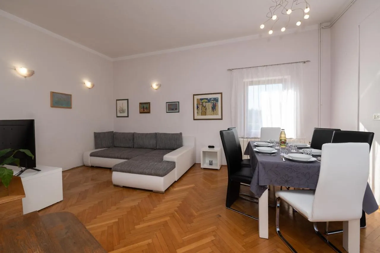 Apartment Lara Lovran