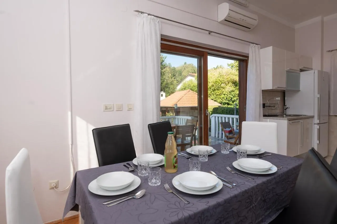 Apartment Lara Lovran