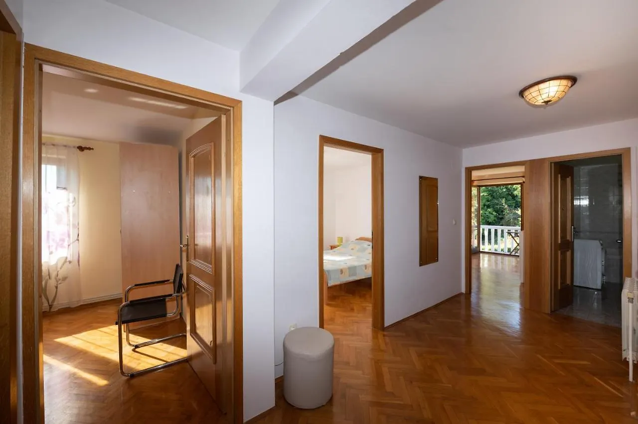 Apartment Lara Lovran