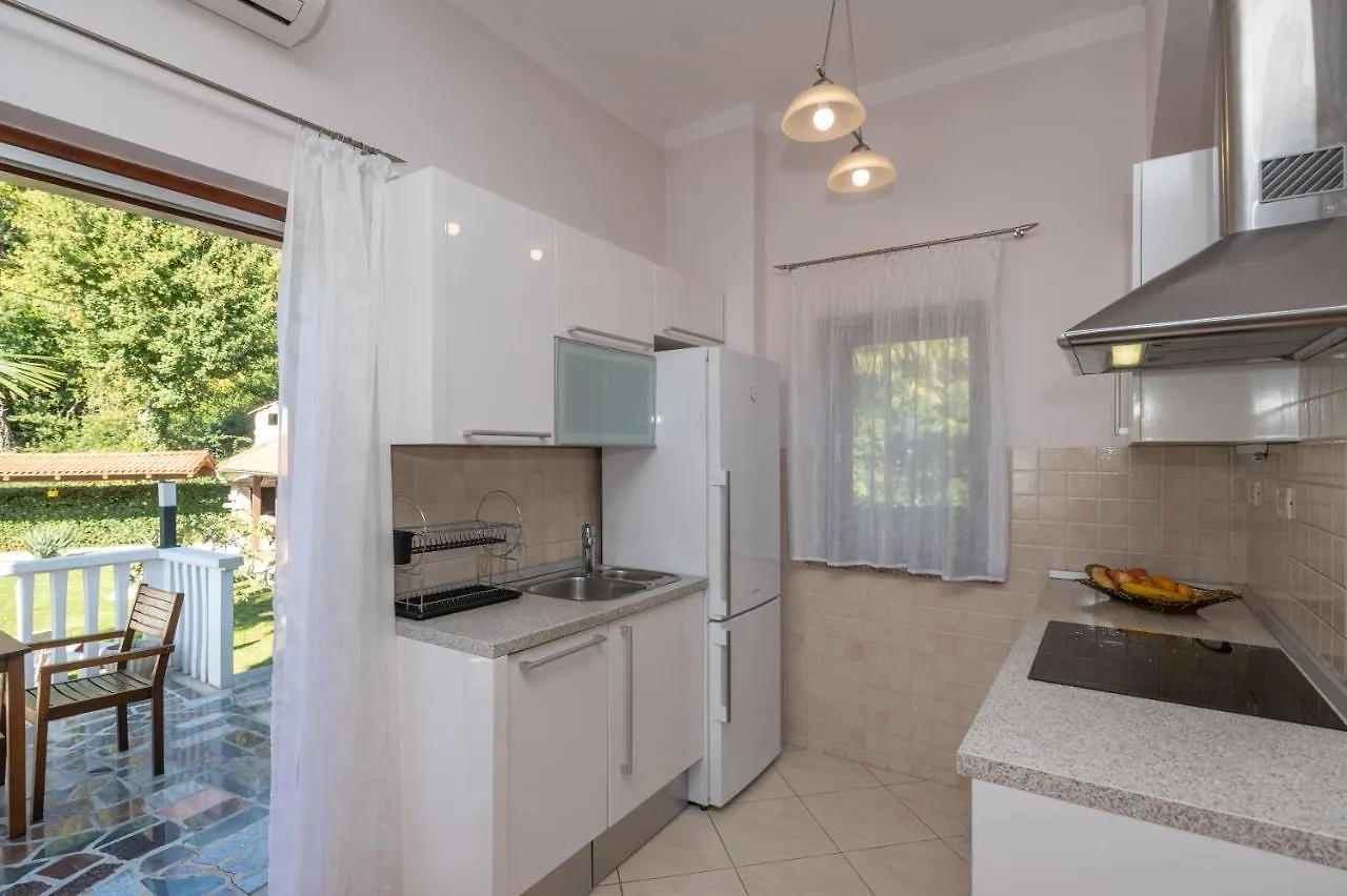 Apartment Lara Lovran