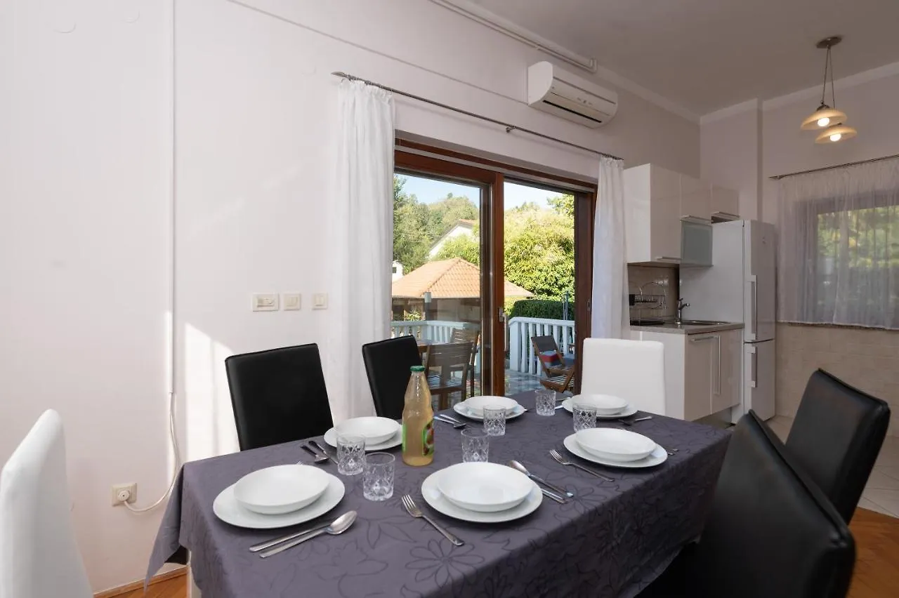 Apartment Lara Lovran