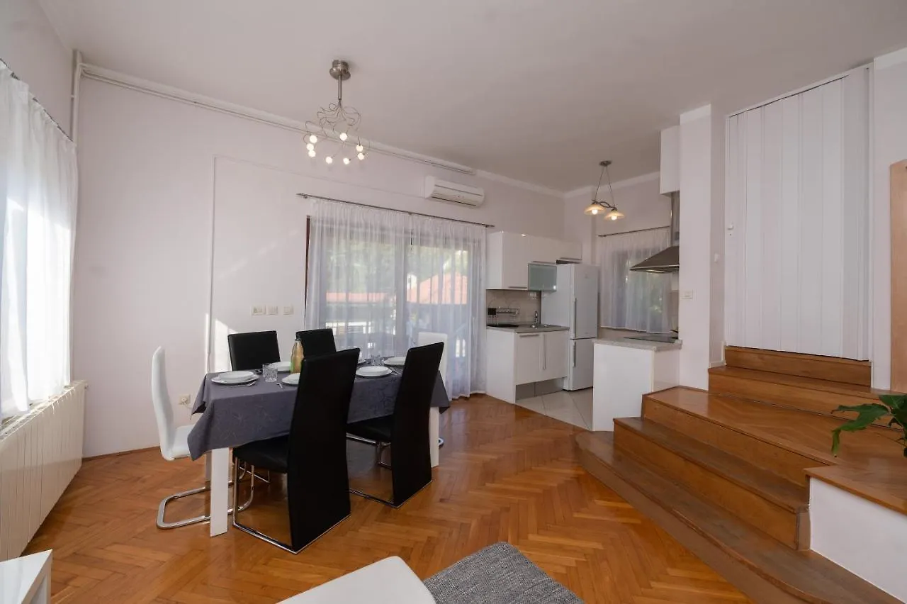 Apartment Lara Lovran